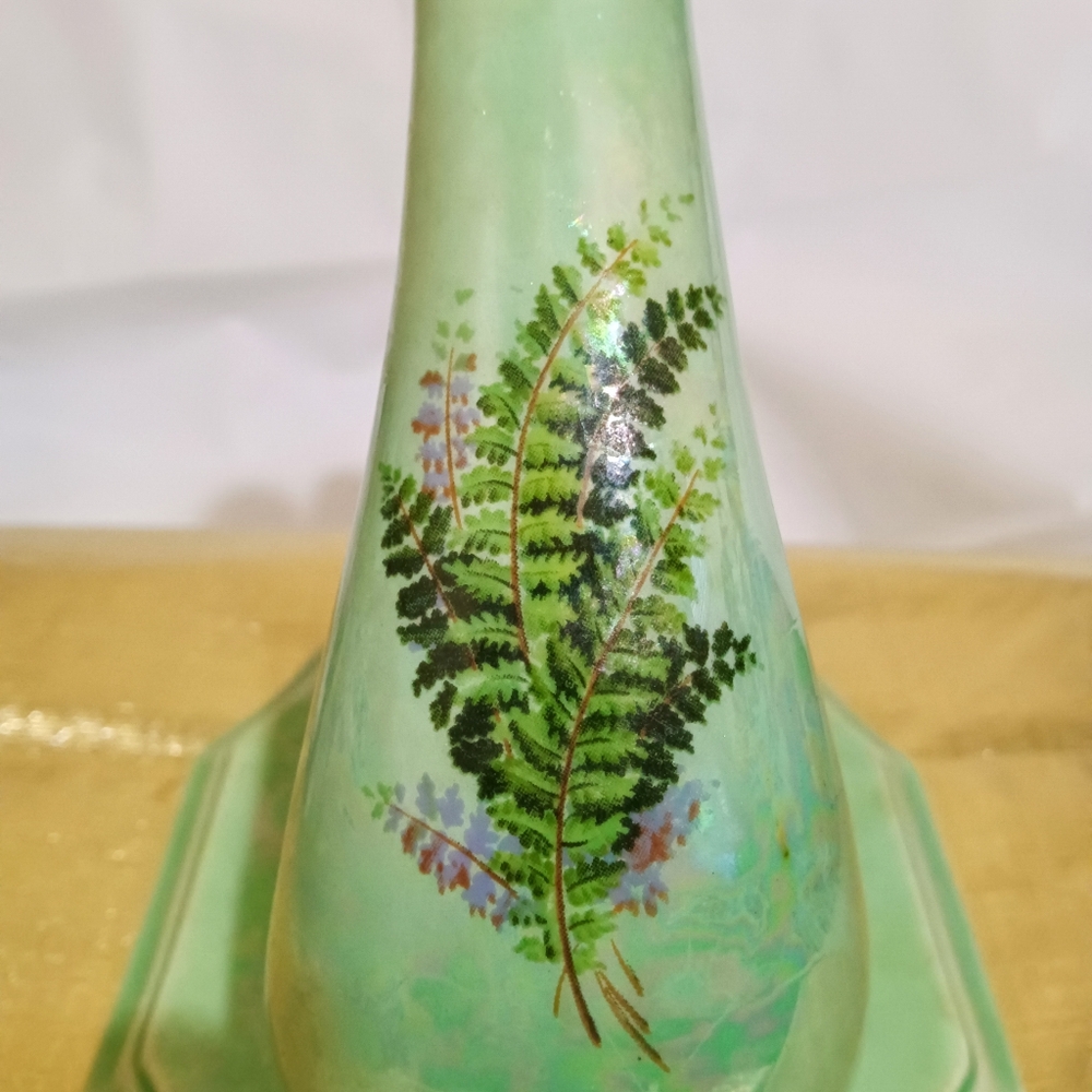 Iridescent green ceramic swan figurine - Picture 6 of 11